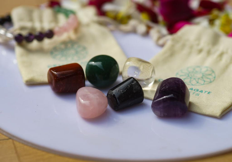 Healing Crystal starter set of 7 - Combo for new believer includes bracelet with Clear Quartz, Amethyst, Rose Quartz, Green Aventurine, Red Jasper, Black Obsidian, Palm Stones for complete protection